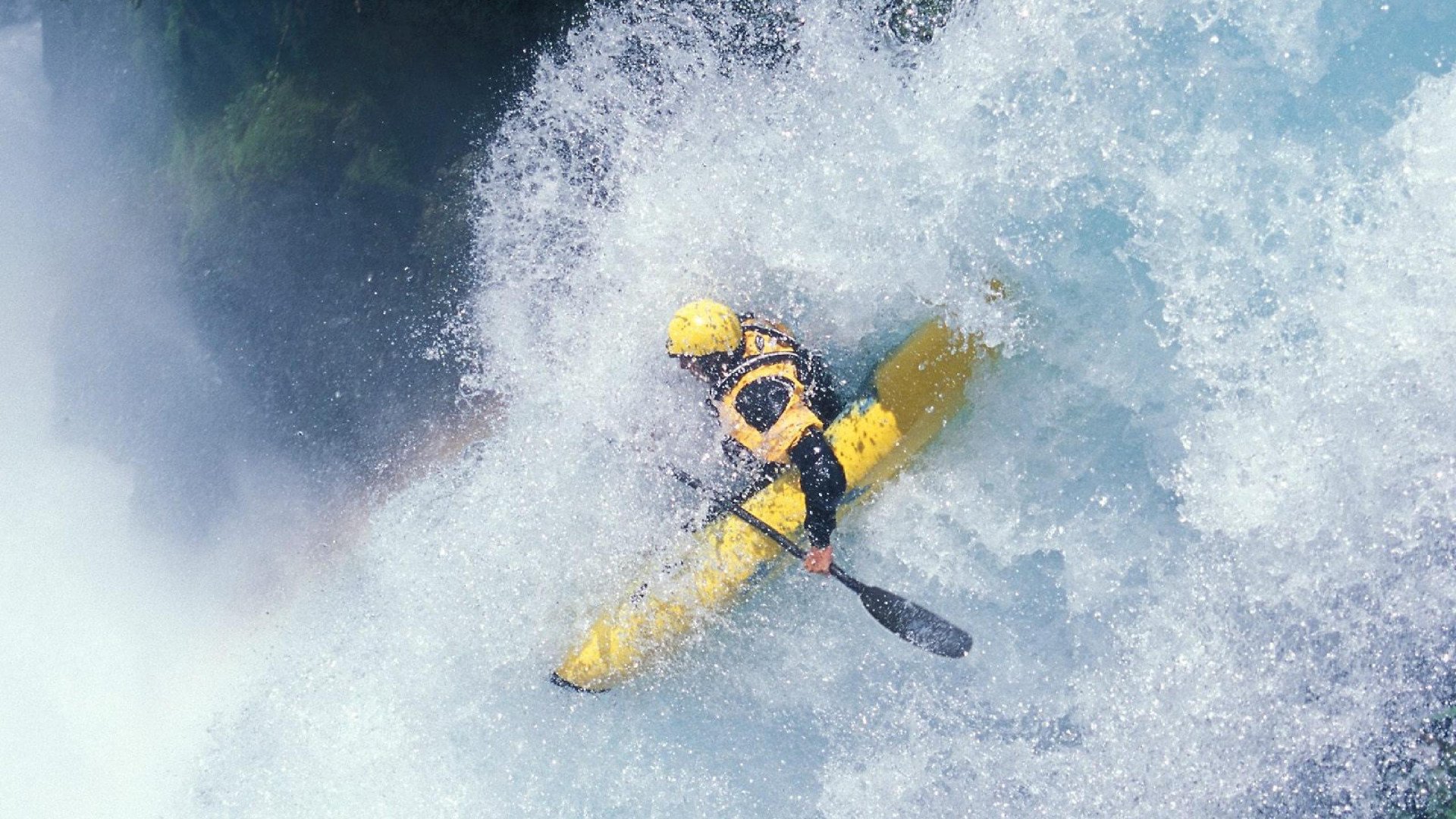 世界动漫展“COSER障碍赛” 超级英雄与反派一同翻滚跨越